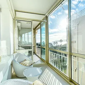 https://sunny-apt-with-view-of-plage-du-midi-beach-by-guestready.fr-provencehotel.com
